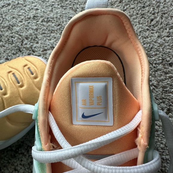 NWB Nike Air Vapormax Plus (sz 6) - Picture 5 of 6